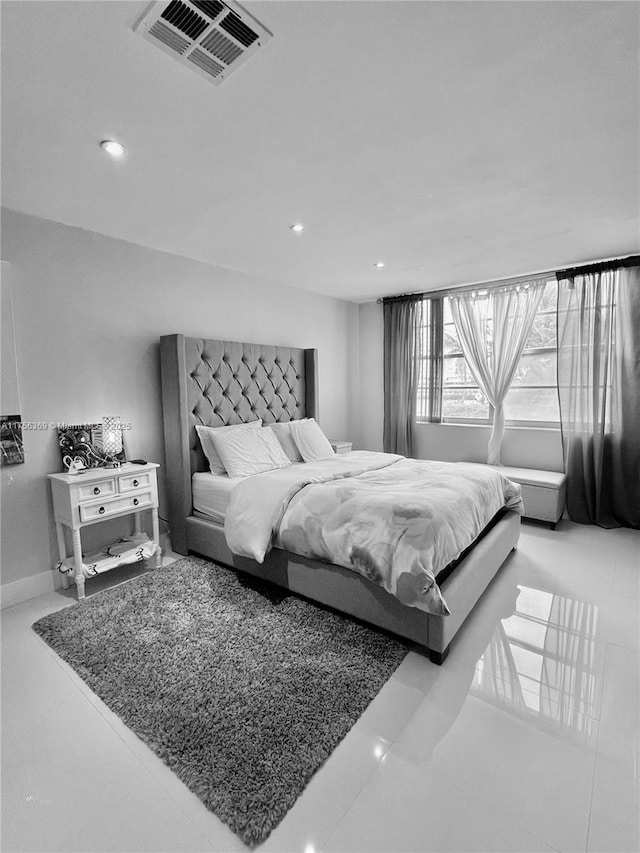 bedroom with baseboards, visible vents, and recessed lighting