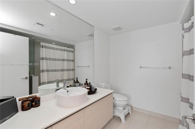 full bath featuring toilet, tile patterned flooring, visible vents, and recessed lighting