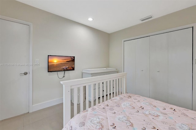 tiled bedroom featuring a closet, recessed lighting, visible vents, and baseboards