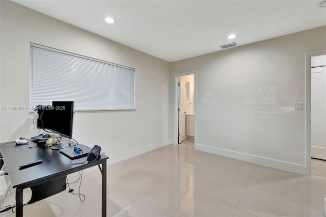 home office with visible vents, baseboards, and recessed lighting