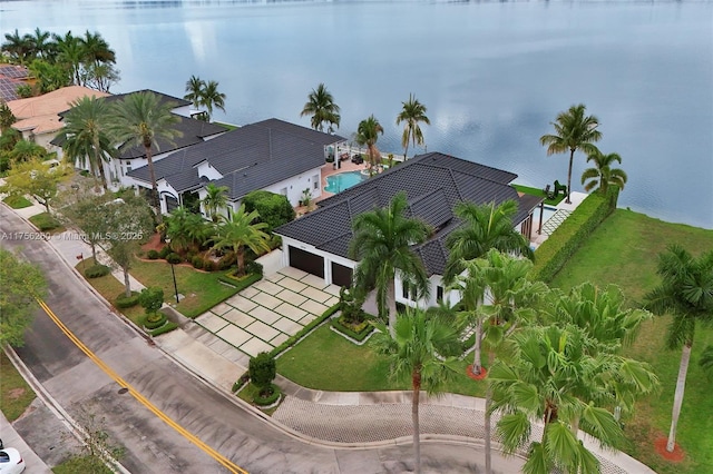 bird's eye view with a water view