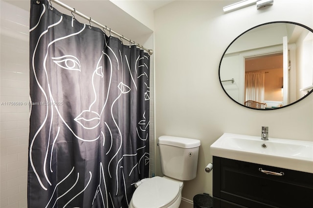 bathroom with a shower with shower curtain, vanity, and toilet