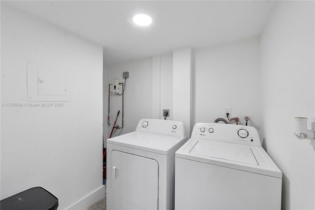 laundry area with laundry area, baseboards, and washing machine and clothes dryer