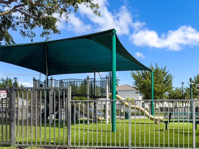 686 NE 191st Ter, Miami, FL 33179 - view of community jungle gym