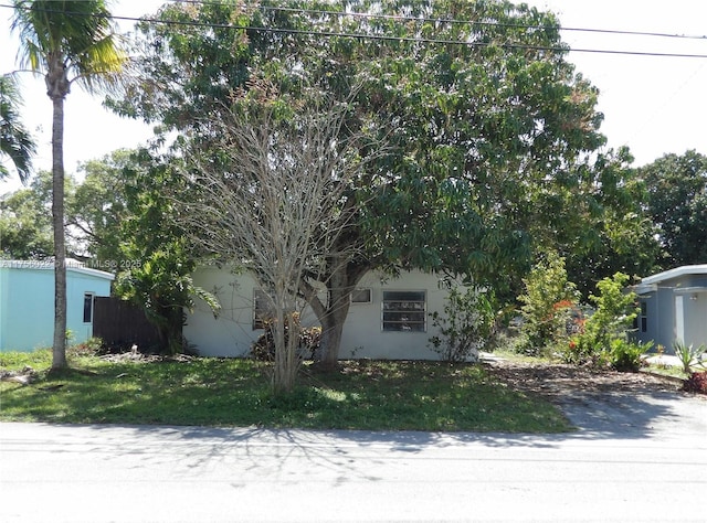 view of front of home with a front lawn and stucco siding