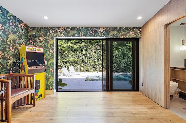 entryway with recessed lighting, wood finished floors, plenty of natural light, and wallpapered walls