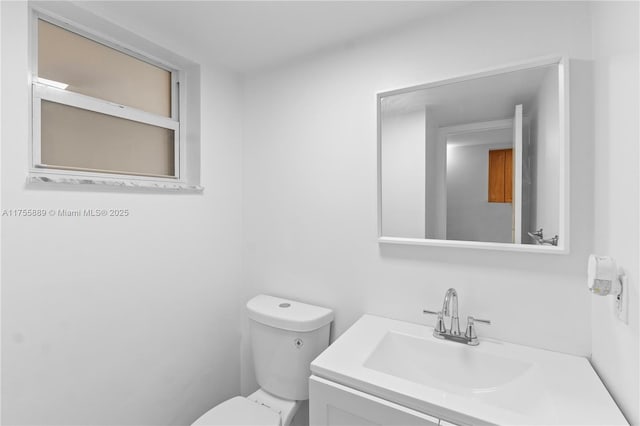 300 Berkley Rd Unit 107, Hollywood, FL 33024 - bathroom with toilet and vanity