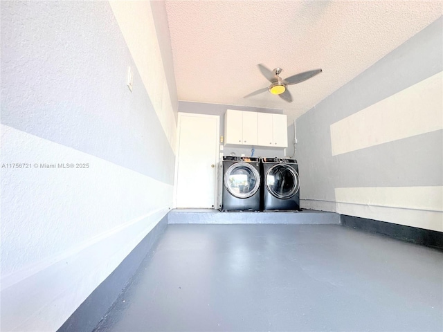 clothes washing area featuring cabinet space, washing machine and dryer, ceiling fan, and a textured ceiling