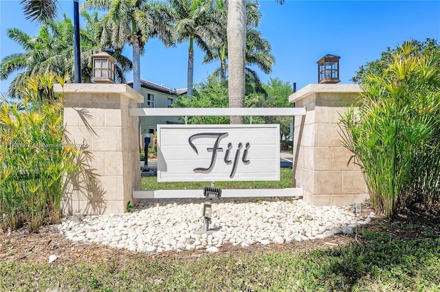 view of community / neighborhood sign