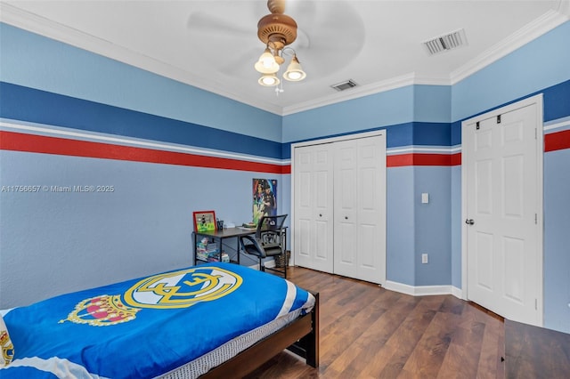 bedroom with visible vents, ornamental molding, and wood finished floors