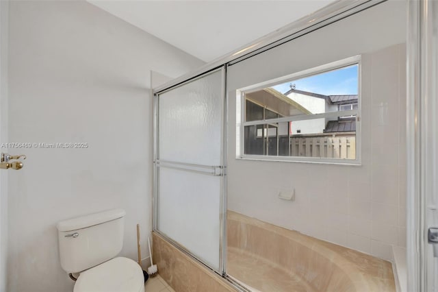 full bathroom featuring toilet and enclosed tub / shower combo