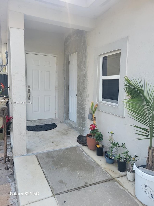 entrance to property with stucco siding