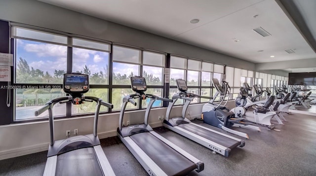 exercise room featuring baseboards