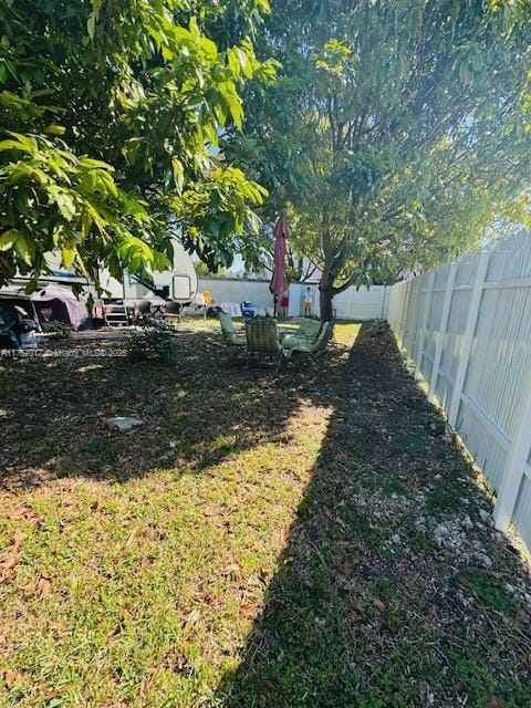 view of yard featuring a fenced backyard