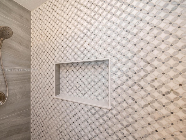 details featuring tiled shower