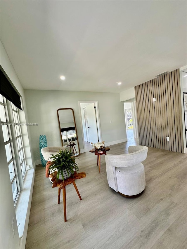 living area featuring recessed lighting, light wood-style flooring, and baseboards