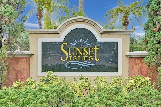 view of community / neighborhood sign