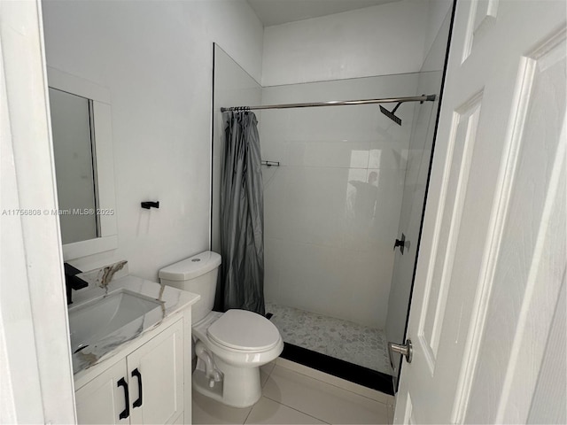 full bath featuring toilet, tiled shower, and vanity