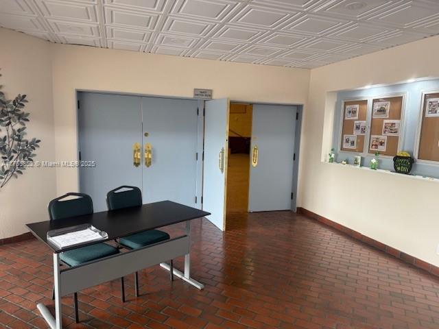 office area with an ornate ceiling and baseboards