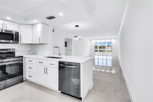 kitchen featuring stainless steel appliances, a peninsula, a sink, visible vents, and white cabinetry