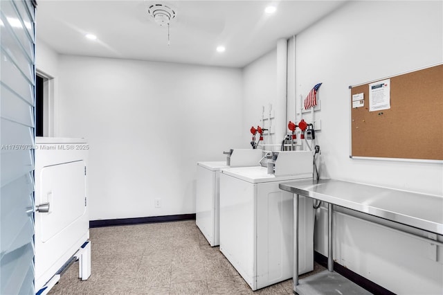 common laundry area with light floors, recessed lighting, baseboards, and independent washer and dryer