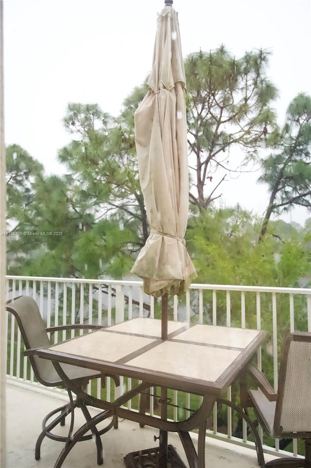 balcony featuring outdoor dining space