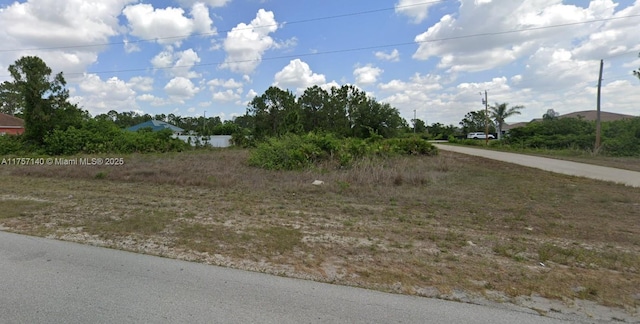 Listing photo 2 for 513 Jaguar Blvd, Lehigh Acres FL 33974