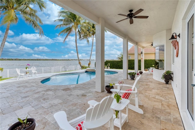 view of swimming pool with a pool with connected hot tub, a ceiling fan, a patio, and fence