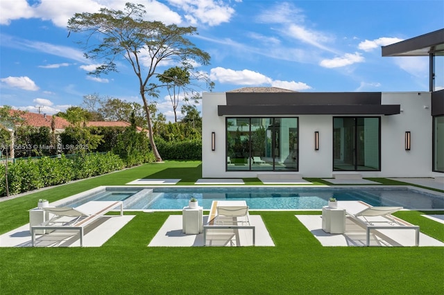 6991 SW 91st St, Pinecrest, FL 33156 - back of house featuring an in-ground hot tub, stucco siding, an outdoor pool, and a lawn