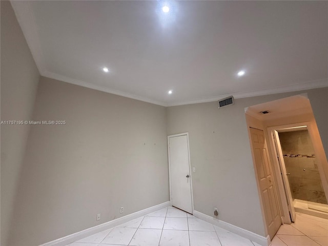 empty room featuring light tile patterned flooring, recessed lighting, visible vents, baseboards, and ornamental molding