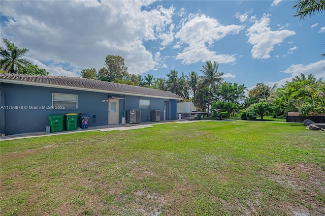 view of yard featuring cooling unit