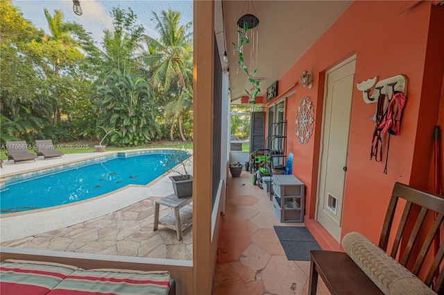 11400 Tara Dr, Plantation, FL 33325 - swimming pool with a patio