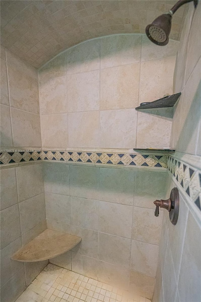 11400 Tara Dr, Plantation, FL 33325 - bathroom with a tile shower