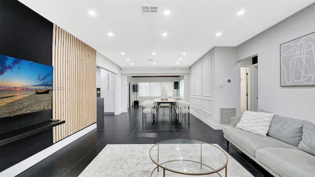 603 N 32nd Ave, Hollywood, FL 33021 - living room with visible vents and recessed lighting