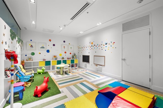 playroom with visible vents and baseboards