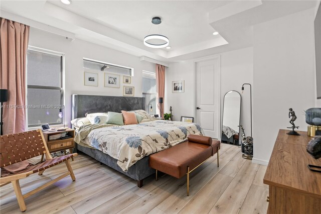 living area featuring a ceiling fan, visible vents, and wood finished floors