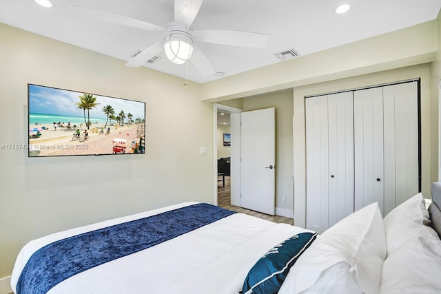 bedroom with visible vents, a ceiling fan, wood finished floors, a closet, and recessed lighting