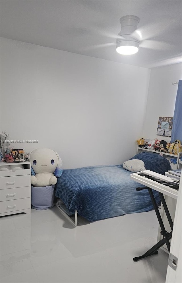 bedroom featuring a ceiling fan