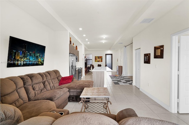 living area with baseboards, light tile patterned flooring, visible vents, and recessed lighting