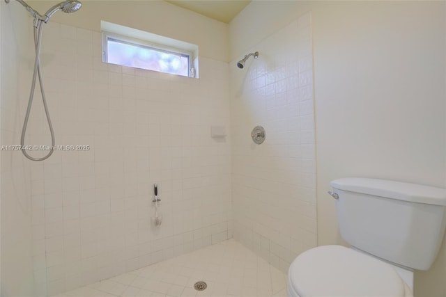 bathroom featuring toilet and tiled shower