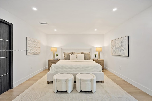 bedroom featuring baseboards, light wood-type flooring, visible vents, and recessed lighting