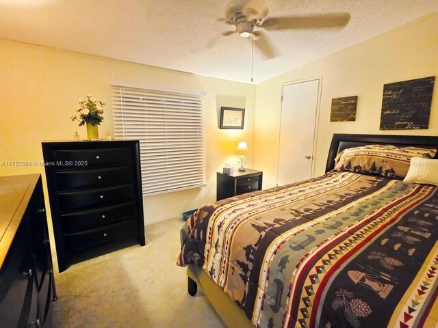 bedroom featuring ceiling fan, carpet, and a textured ceiling