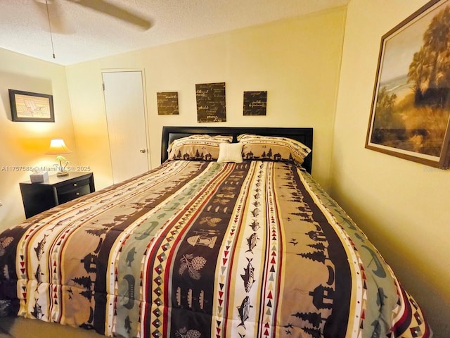 bedroom with a ceiling fan