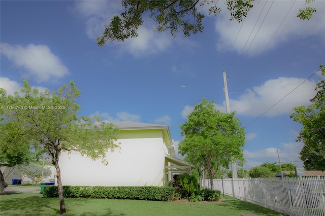 view of yard featuring fence