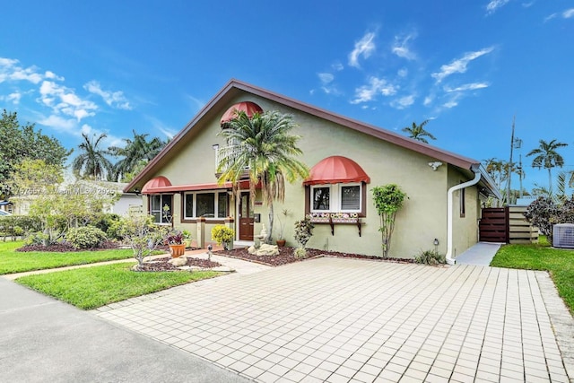 view of front facade with a front lawn and stucco siding