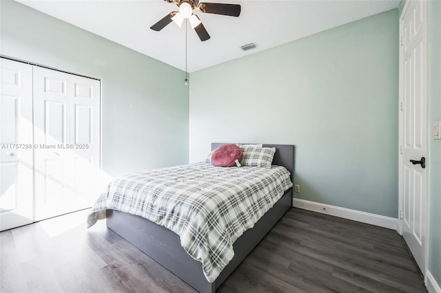 bedroom featuring baseboards, visible vents, a ceiling fan, wood finished floors, and a closet