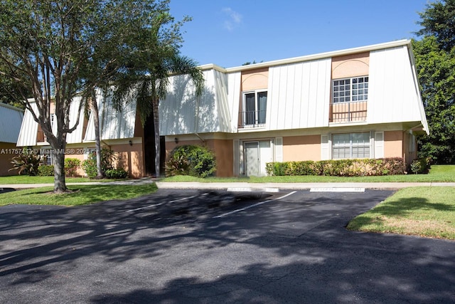 view of front facade featuring uncovered parking and stucco siding