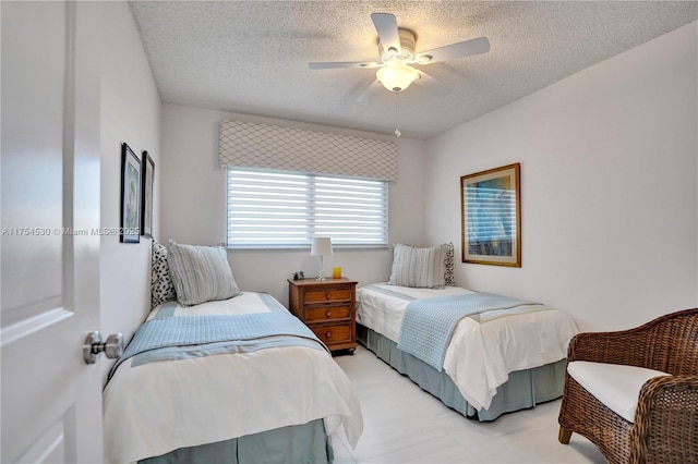bedroom featuring ceiling fan and a textured ceiling