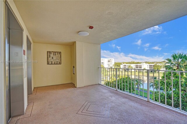 balcony featuring elevator