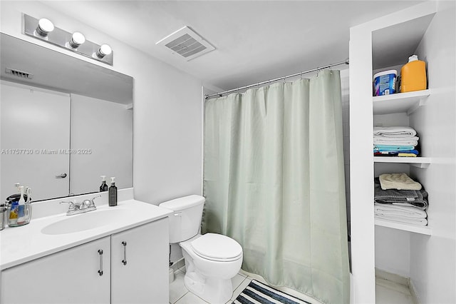 bathroom with toilet, vanity, visible vents, and a shower with curtain